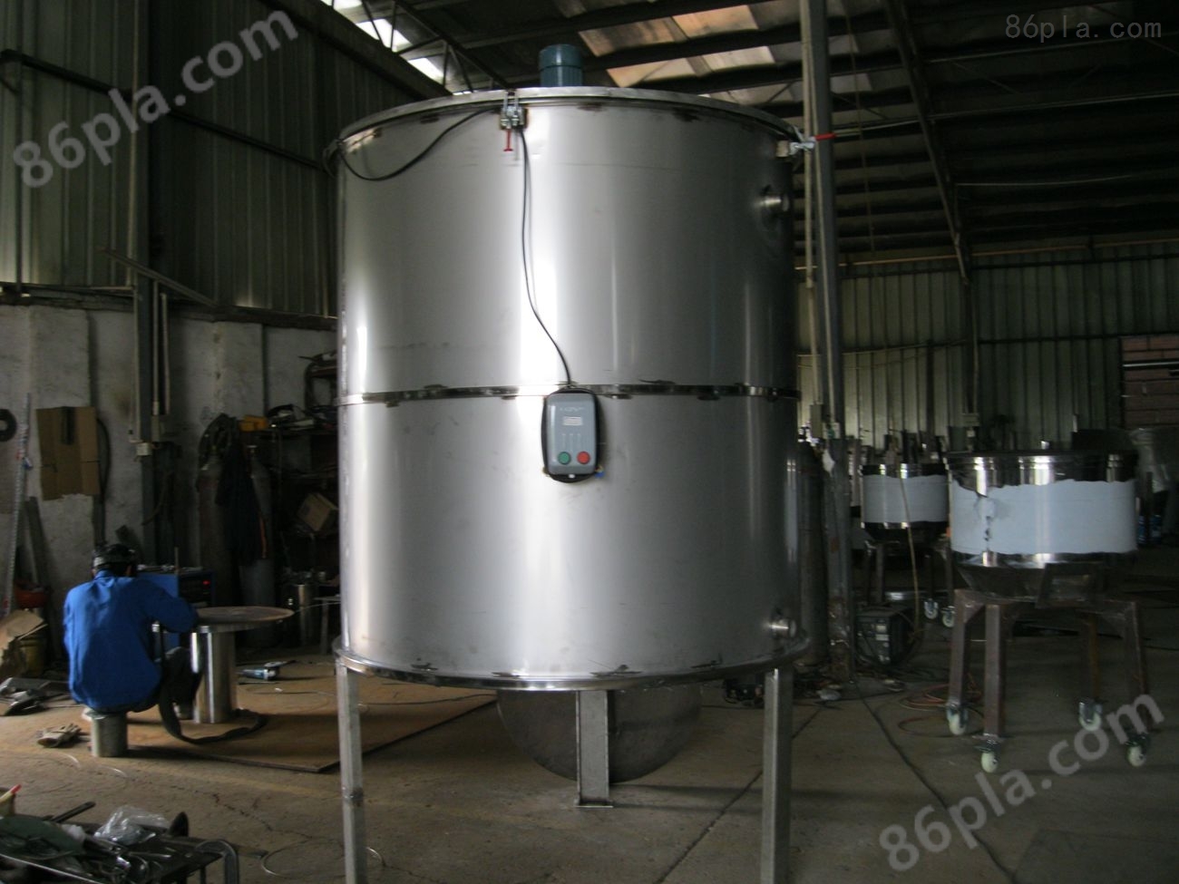 厂家专业定做1000KG化工液体搅拌机304材质搅拌时不起漩涡